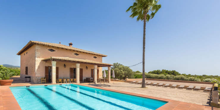 Authentic Mallorcan finca on an immense plot of land with unparalleled panoramic views