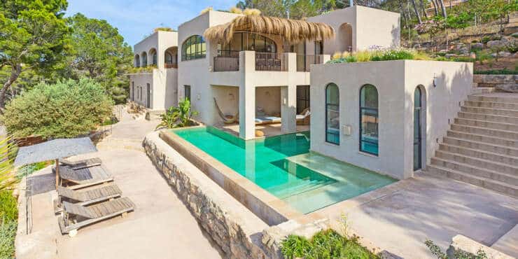 Exceptional villa in an exclusive neighbourhood close to the centre
