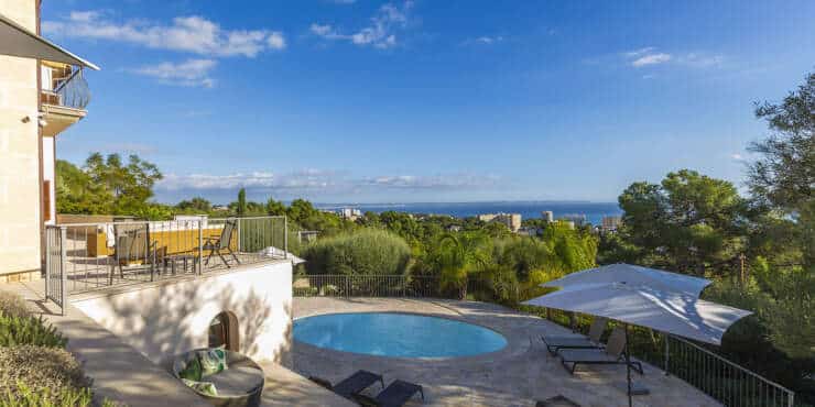 Comfortable sea view villa with holiday rental licence