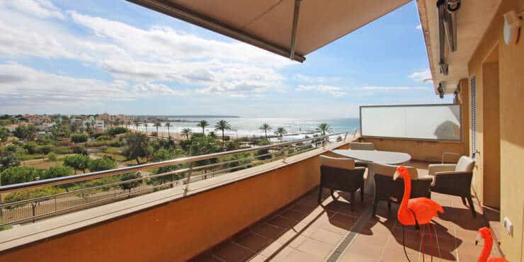 2-bedroom penthouse with sea and panoramic views for rent