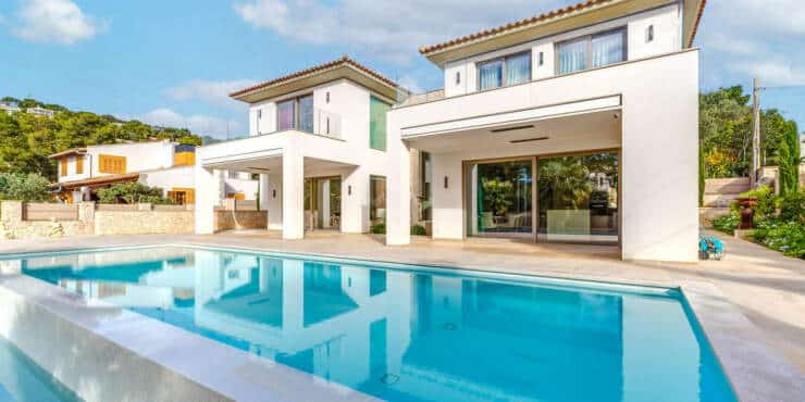Stylish luxury villa in excellent location