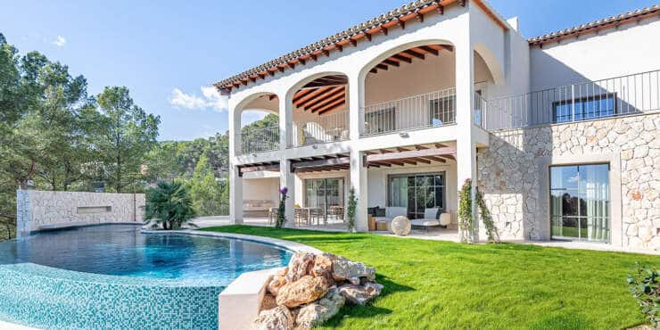 Luxury villa with stunning views in Palma’s most exclusive villa urbanization