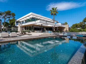 Outstanding luxury property frontline to the golf course