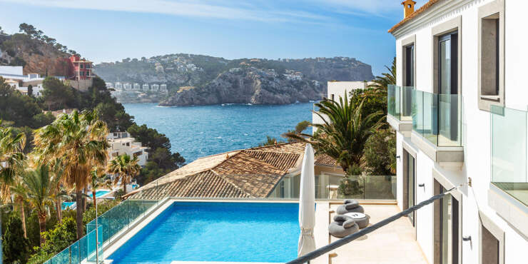 Cala Moragues: Modern sea view villa with top facilities