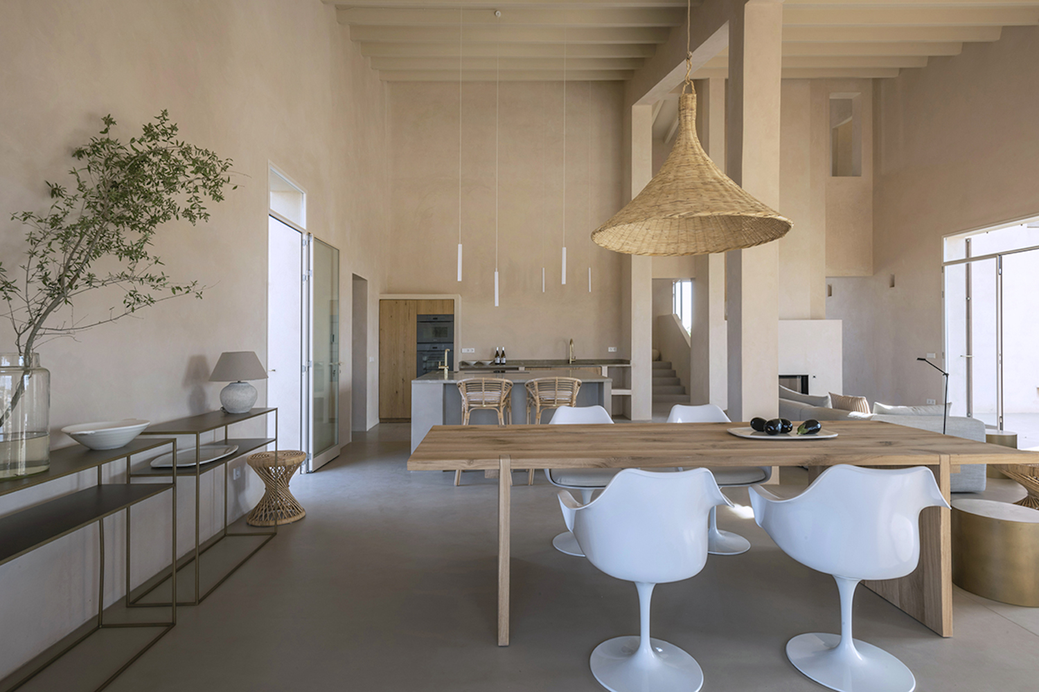 Spacious living and dining area