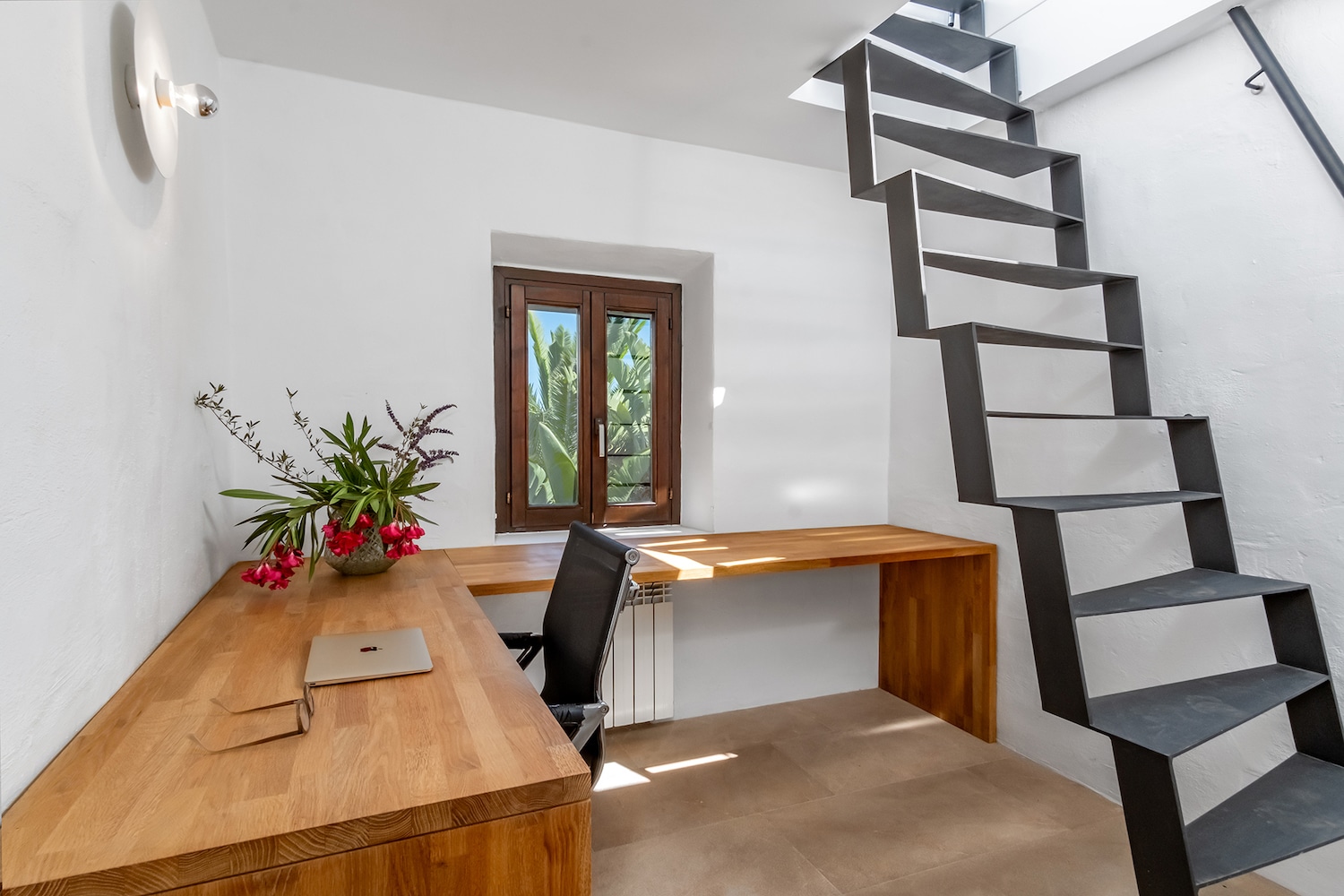 Office area with access to the roof terrace