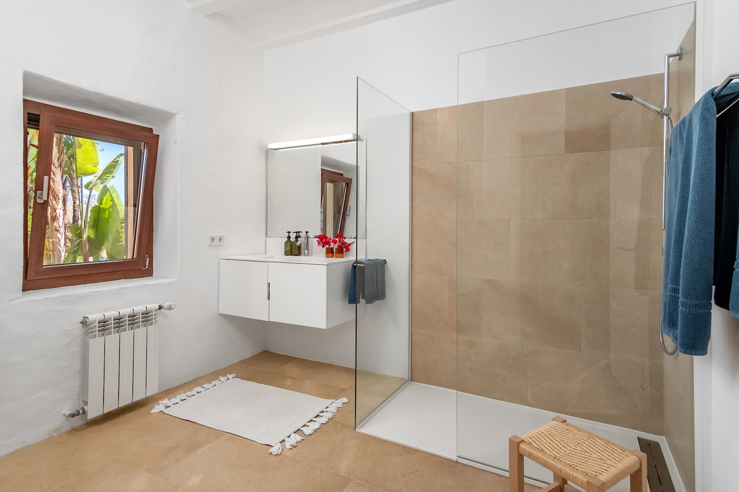 One of 4 bathrooms