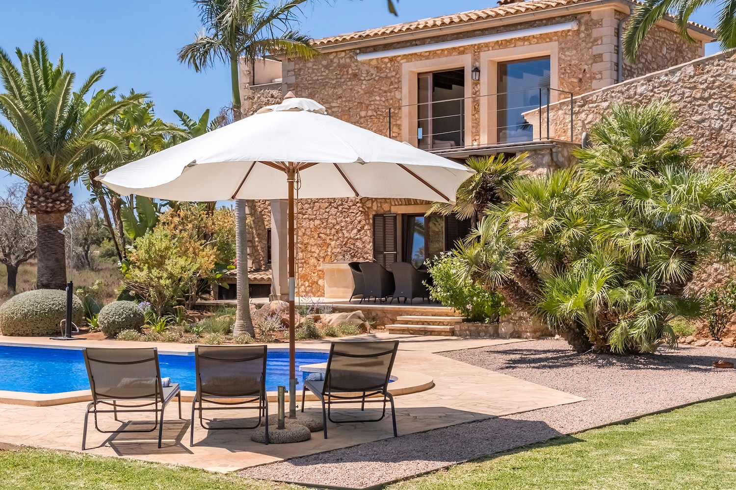 Charming finca oasis with sea views in a popular location near Portocolom
