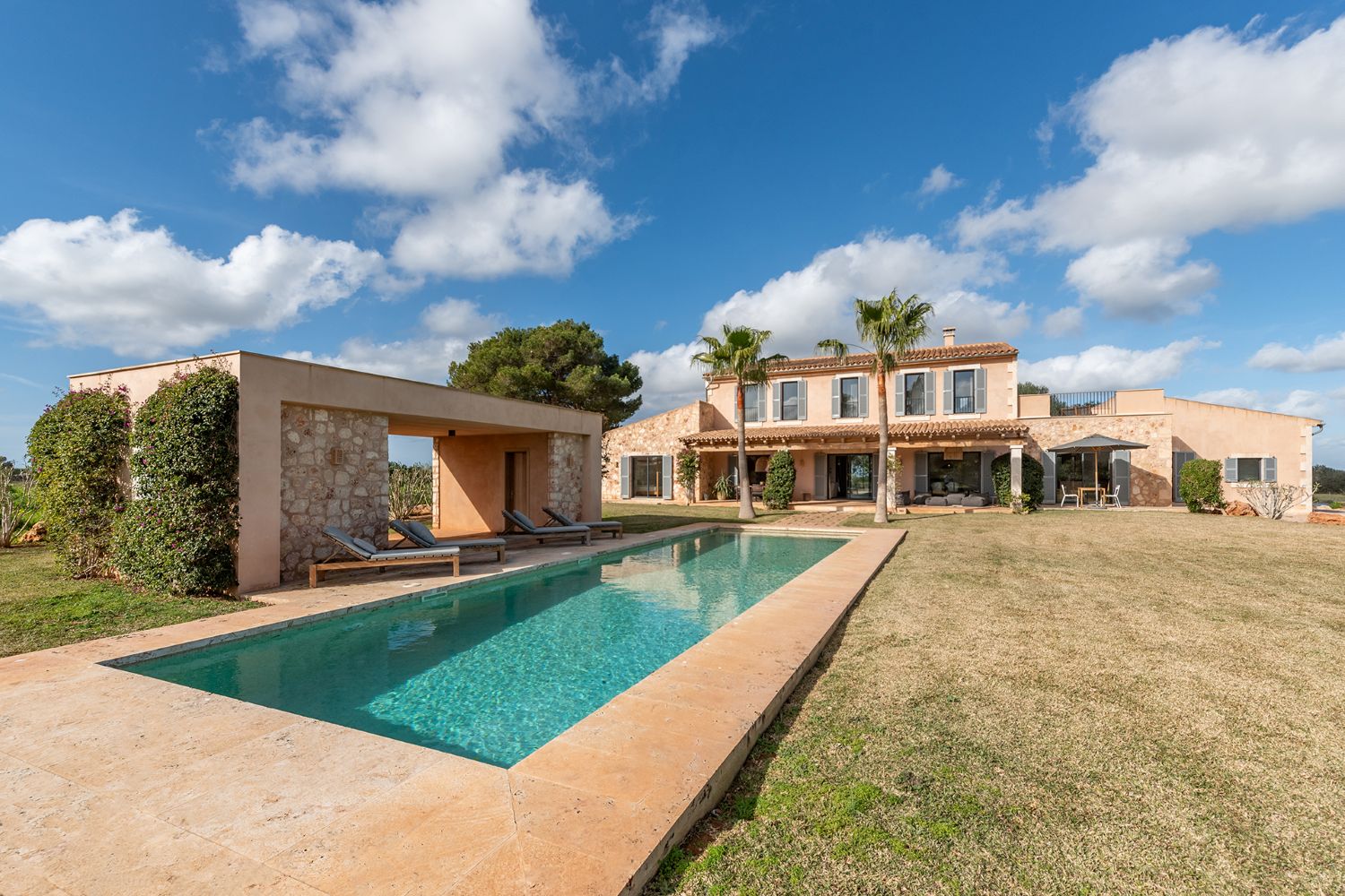Pool with poolhouse
