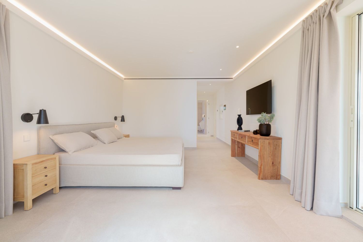 Further bedroom