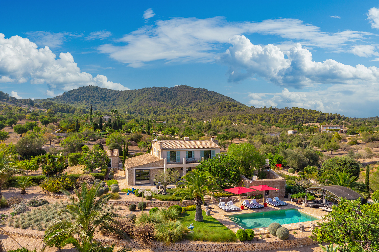 Unique finca property with stunning panoramic mountain views and pool in a quiet location near Vall d'Or