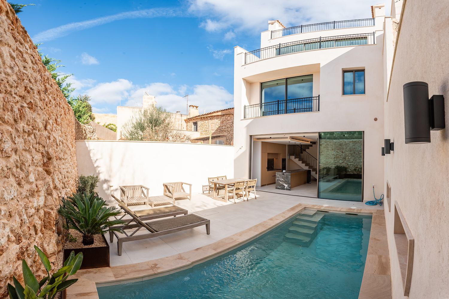 Luxurious new-build townhouse with pool in the heart of Santanyi