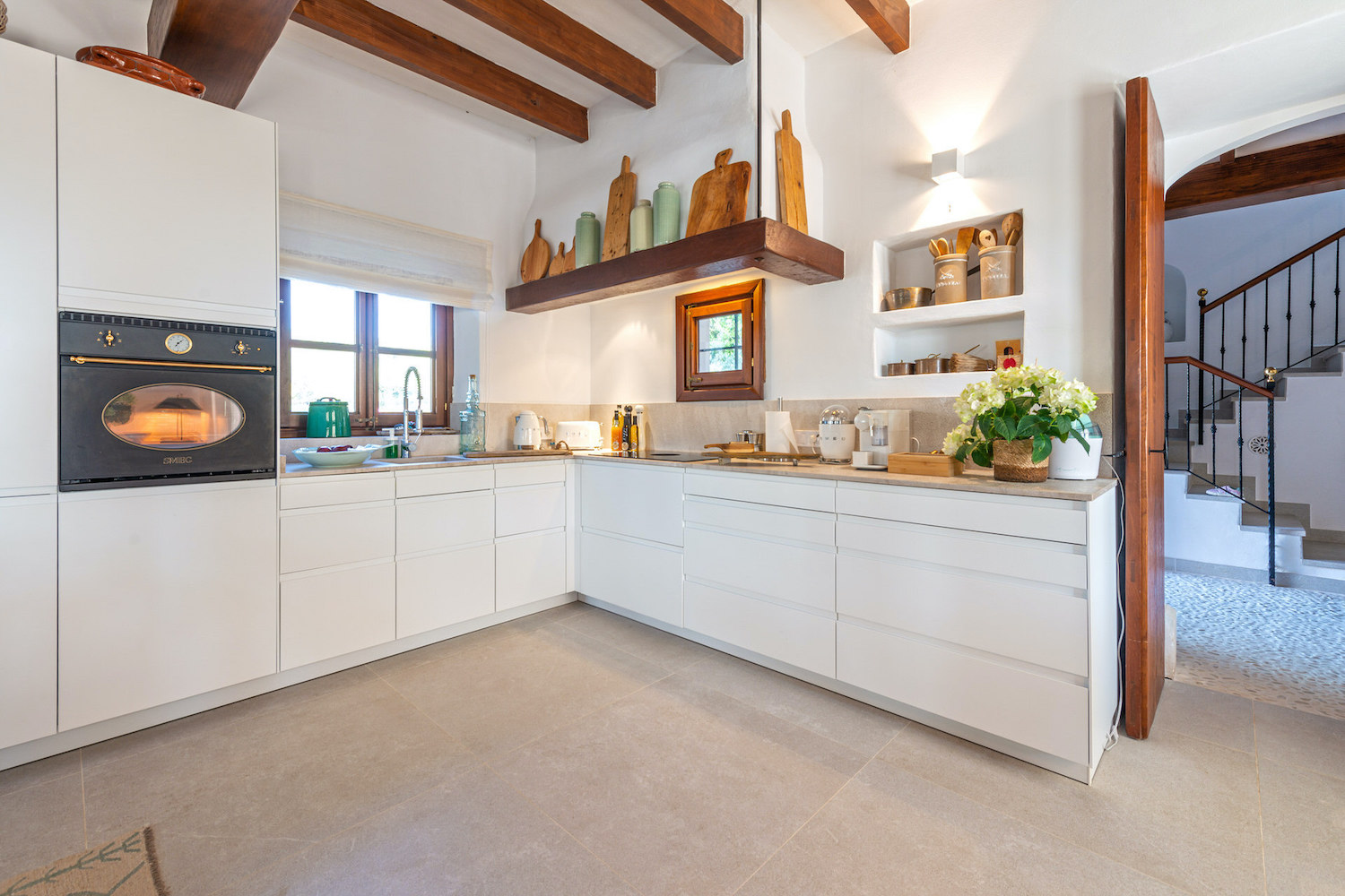 Fully equipped kitchen