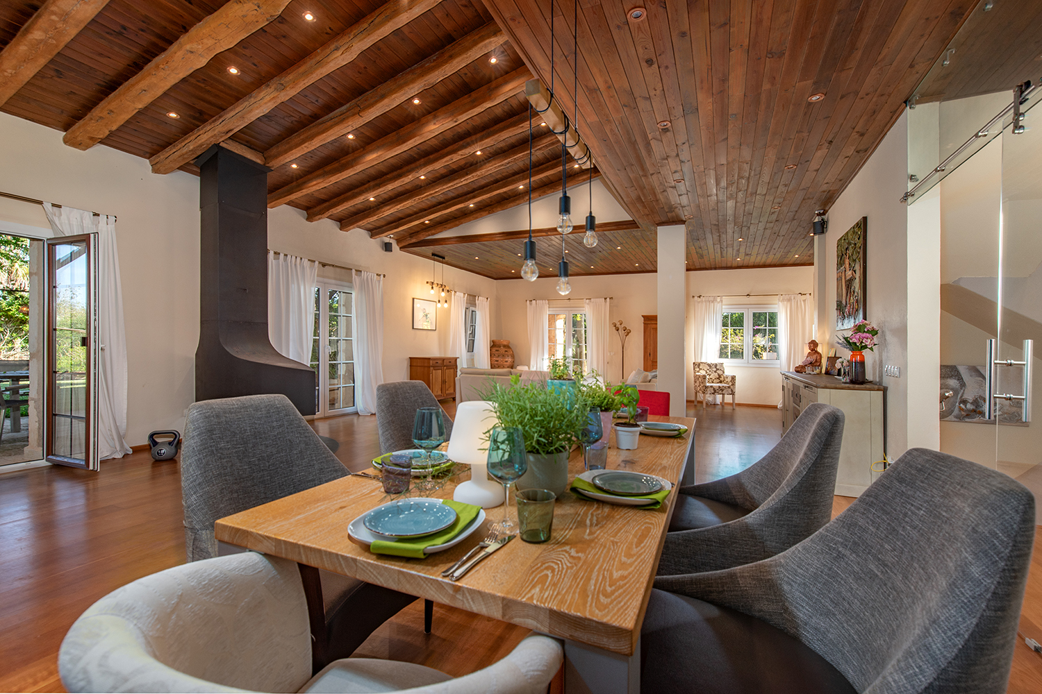 Dining area with design fireplace