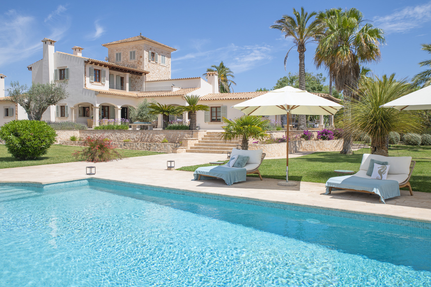 Stunning finca property with pool and guest house