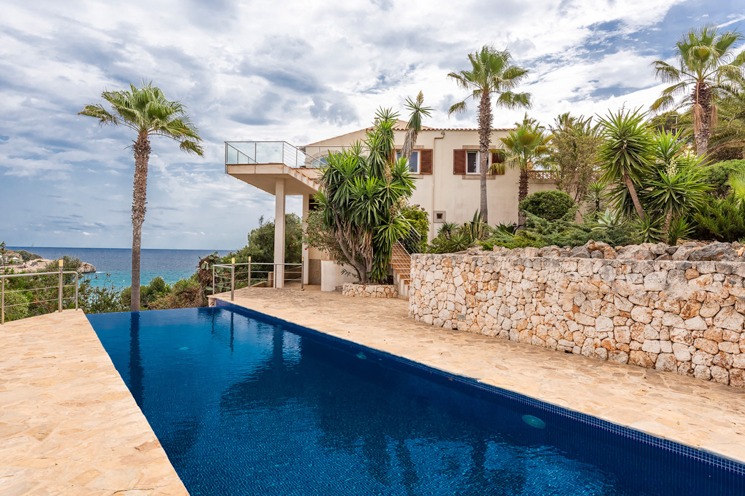 House in first sea line in Cala Murada