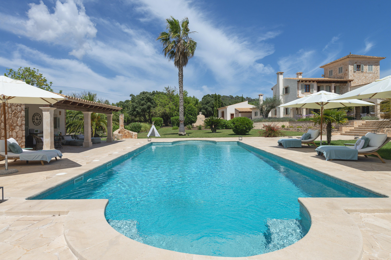 Spacious finca property with pool