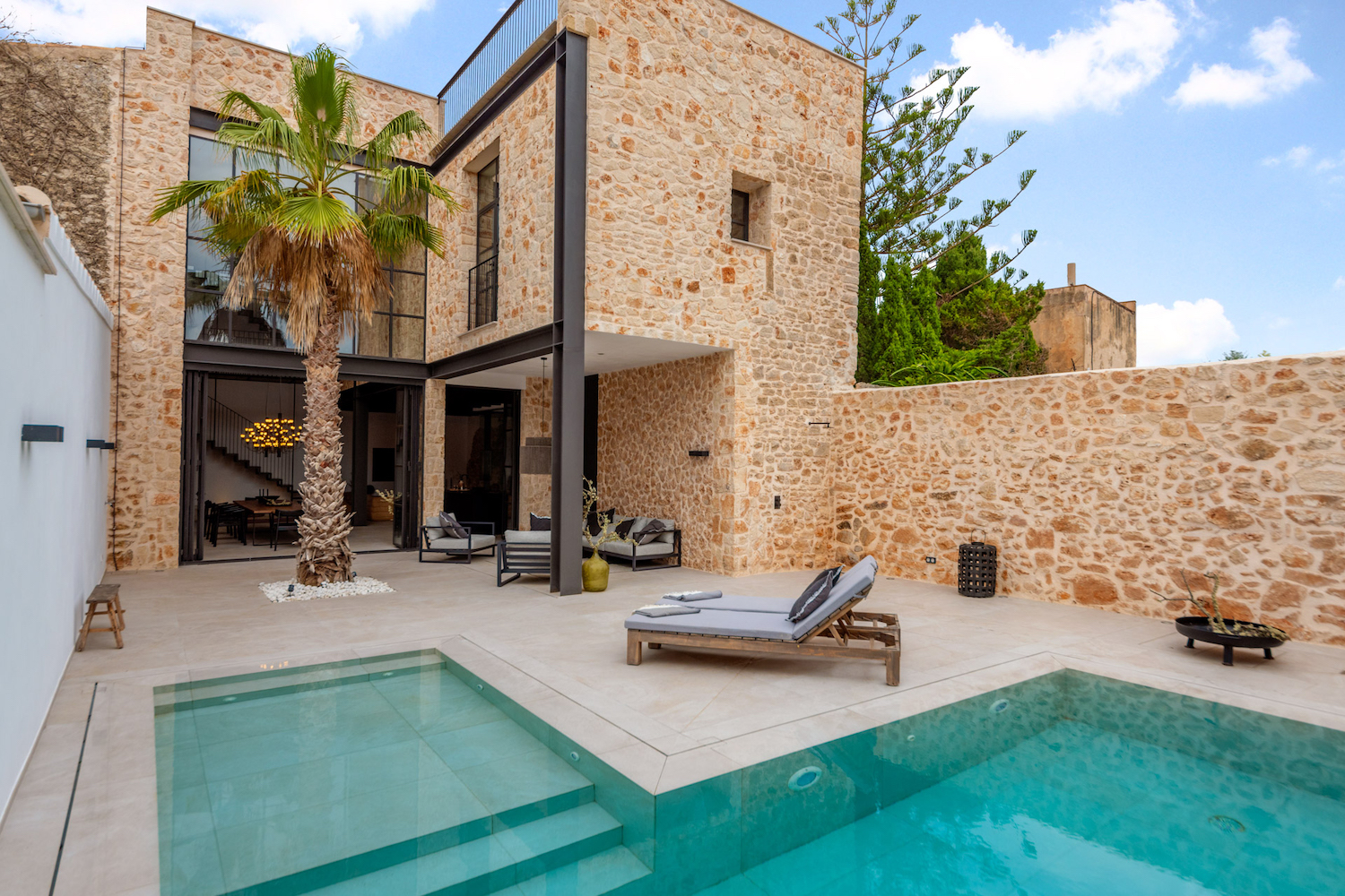 Impressive luxury townhouse with pool and roof terrace