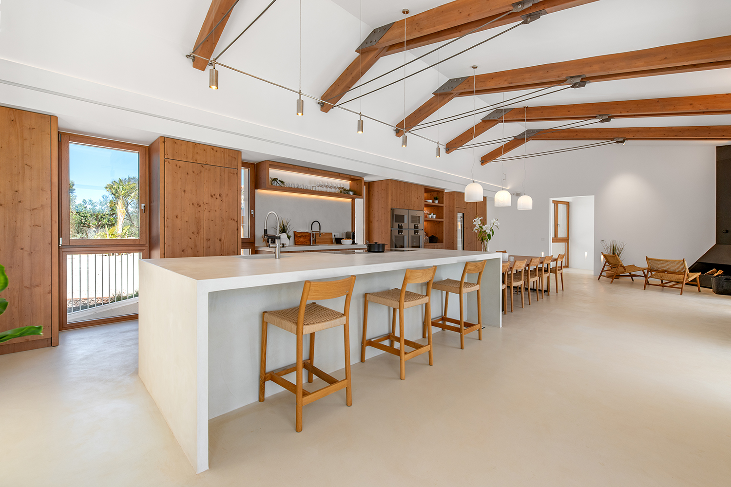 Big kitchen with dining area