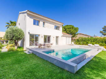 Mediterranean villa in quiet residential area near the harbour