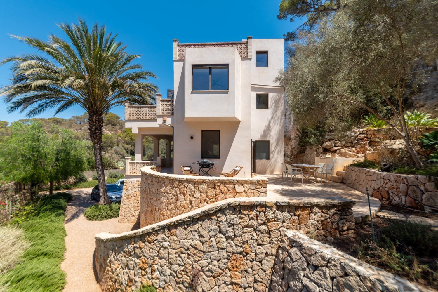 Renovated villa with holiday rental license directly located at the bach of Cala Llombards