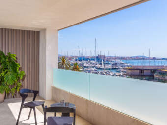 Luxurious Apartment with harbour views – First occupancy after complete refurbishment