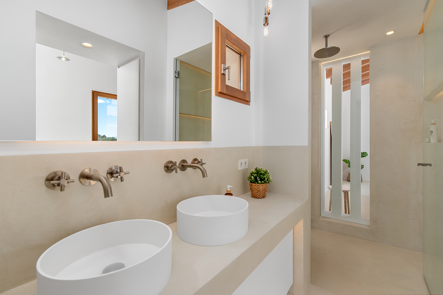 One of 7 bathrooms