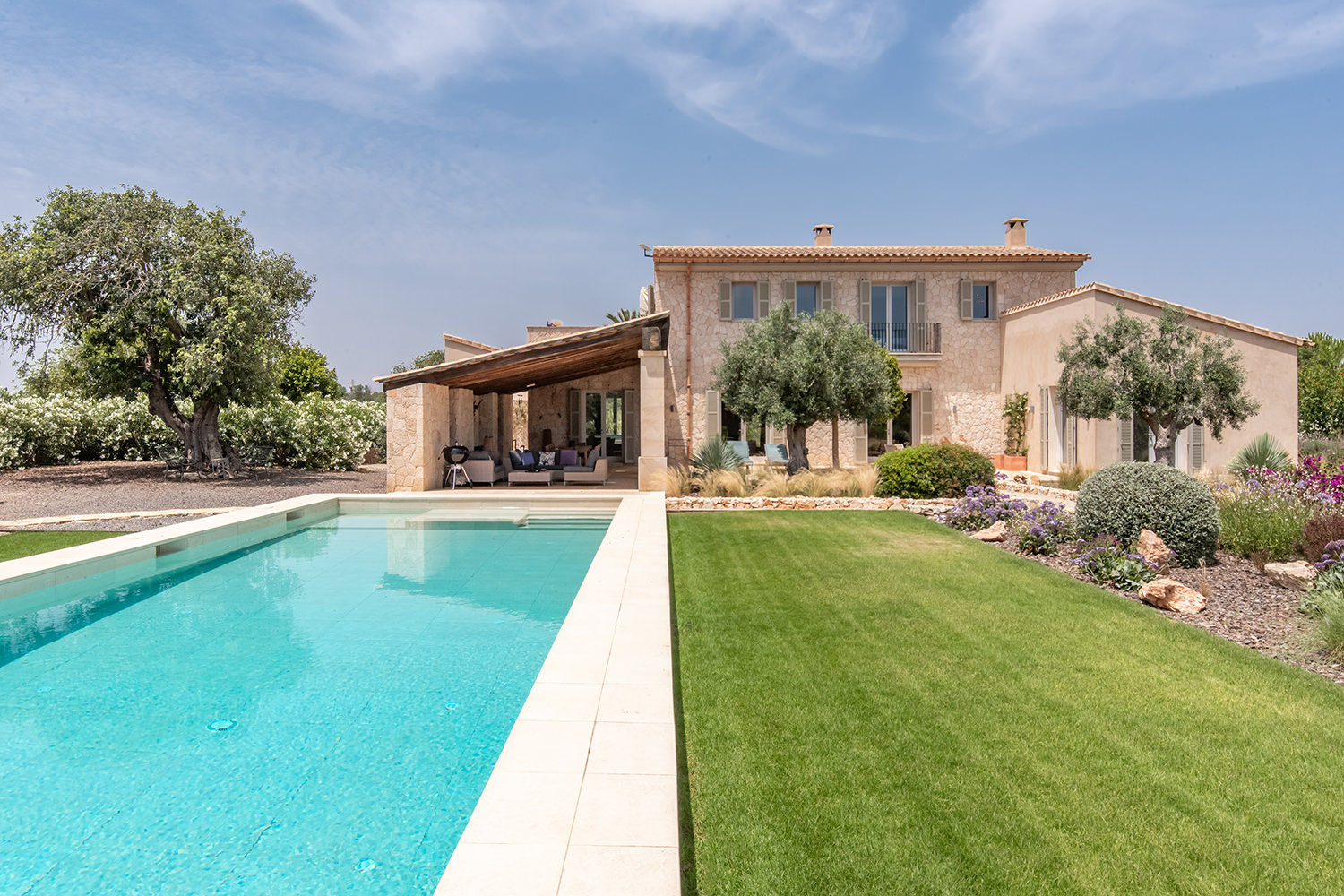 Fantastic finca property with guest house and sea views in Santanyi