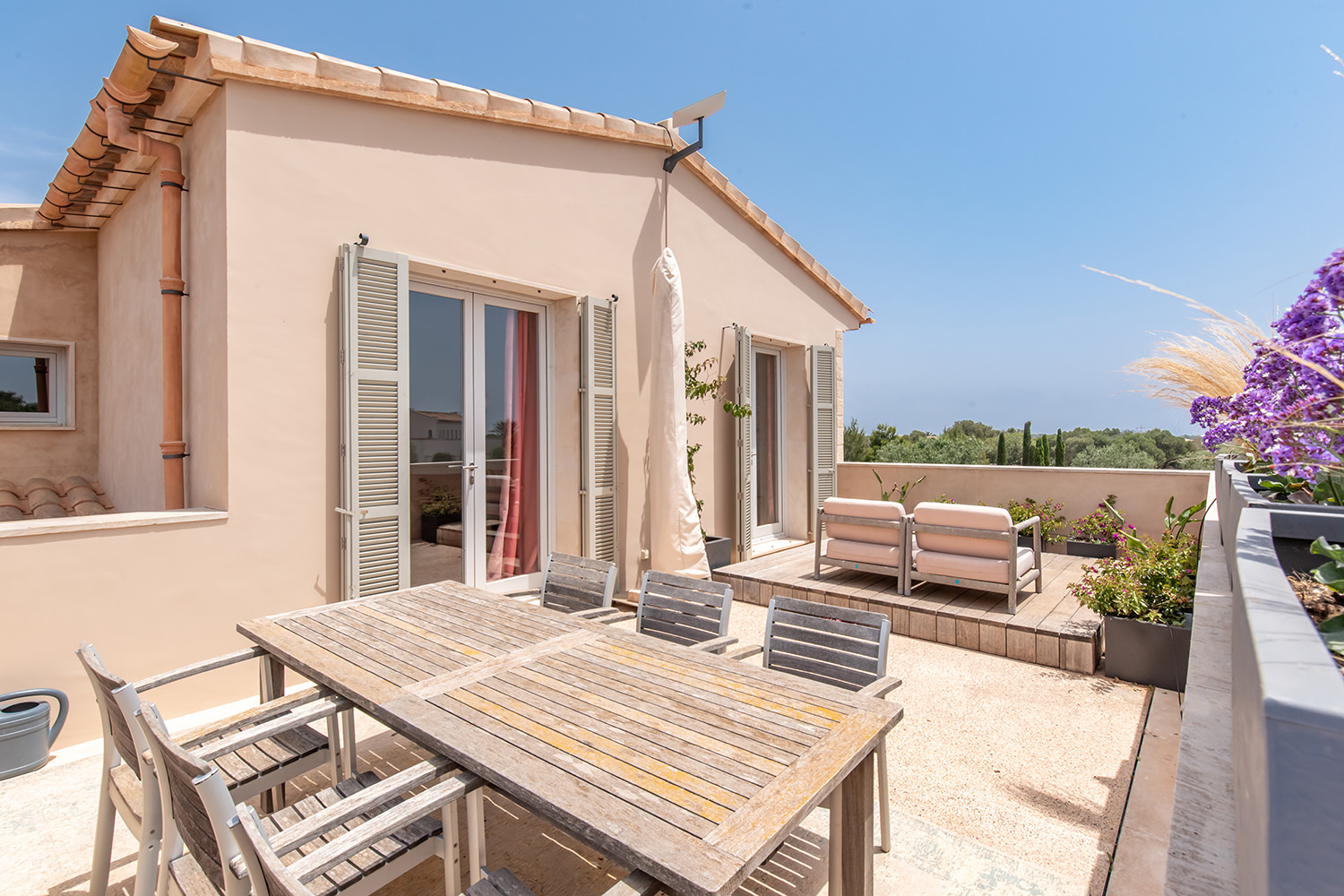Terrace wit view to the sea