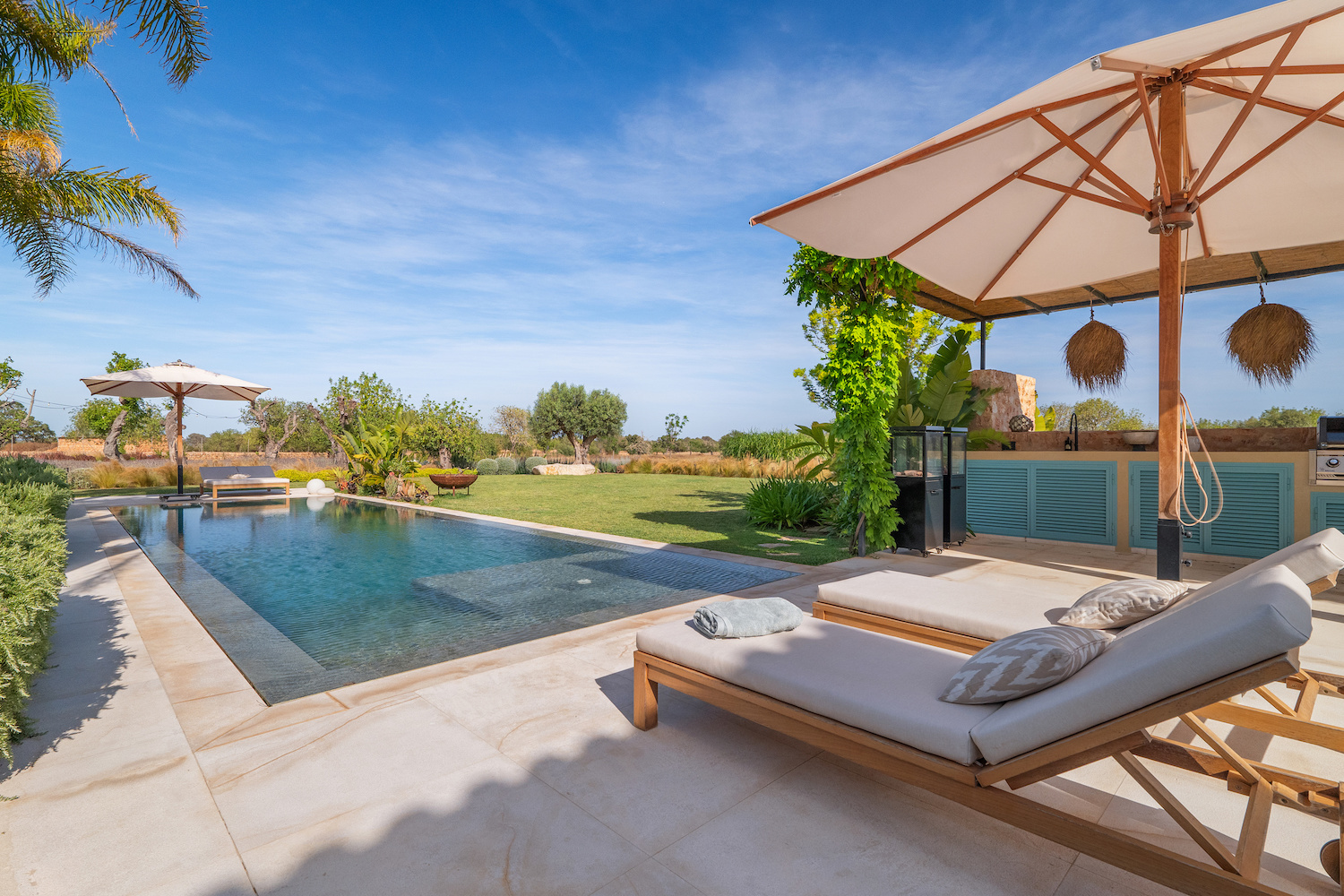 Pool with sun terrace