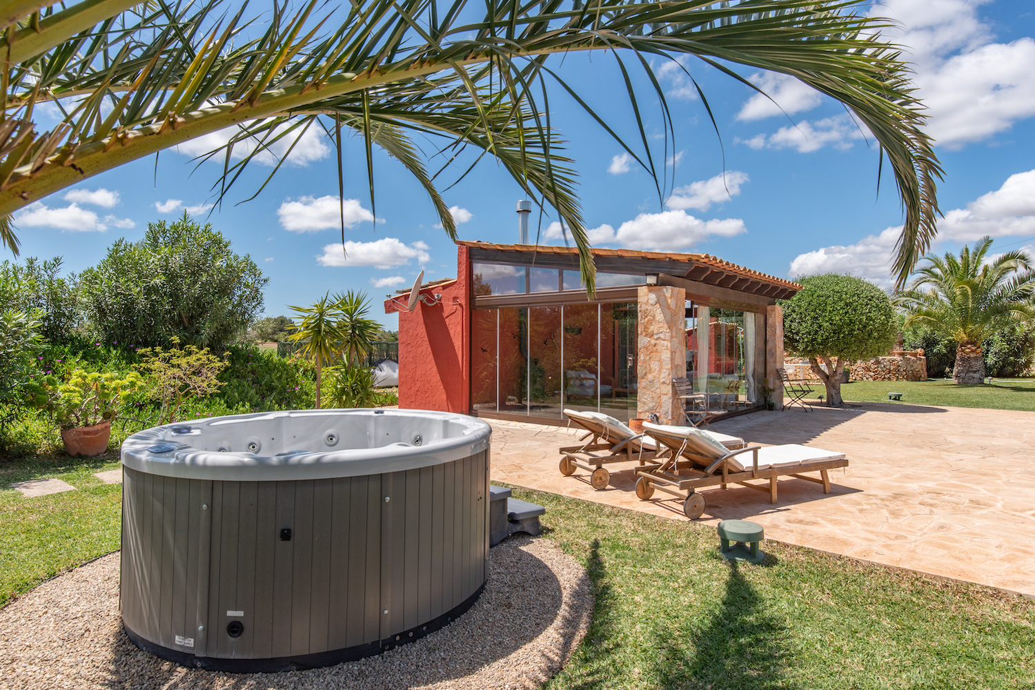 Spa area with Jacuzzi