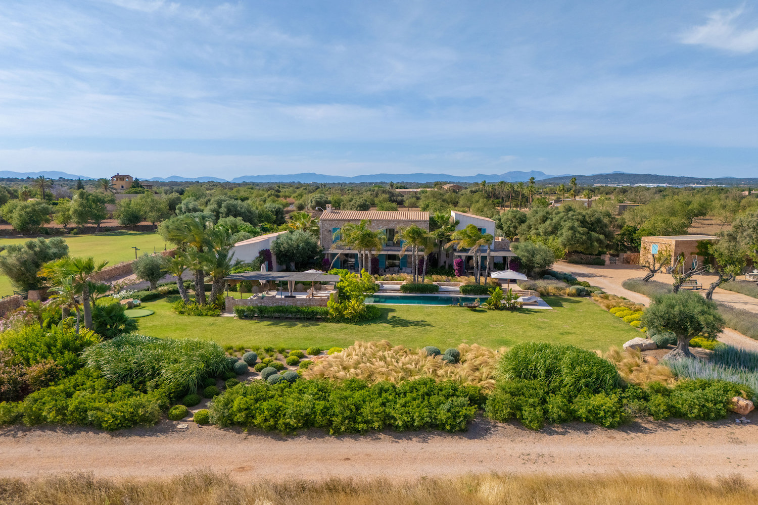 Unique finca property with private golf course, guest house and maximum living comfort near Llucmajor