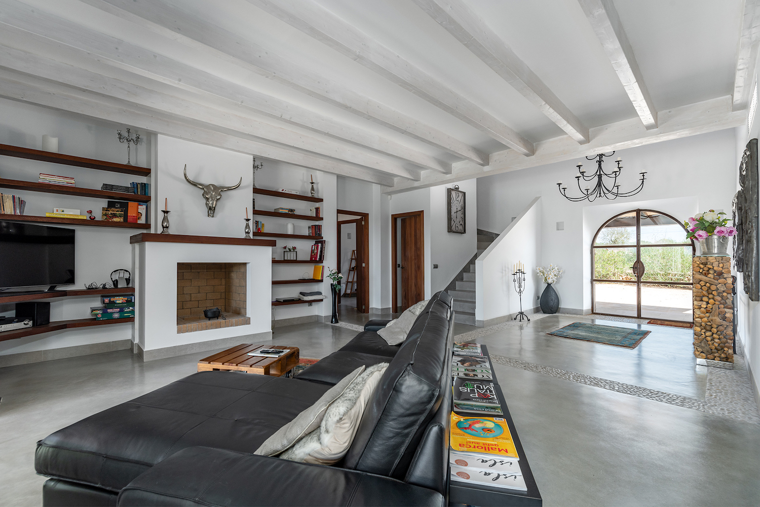 Spacious living and dining area