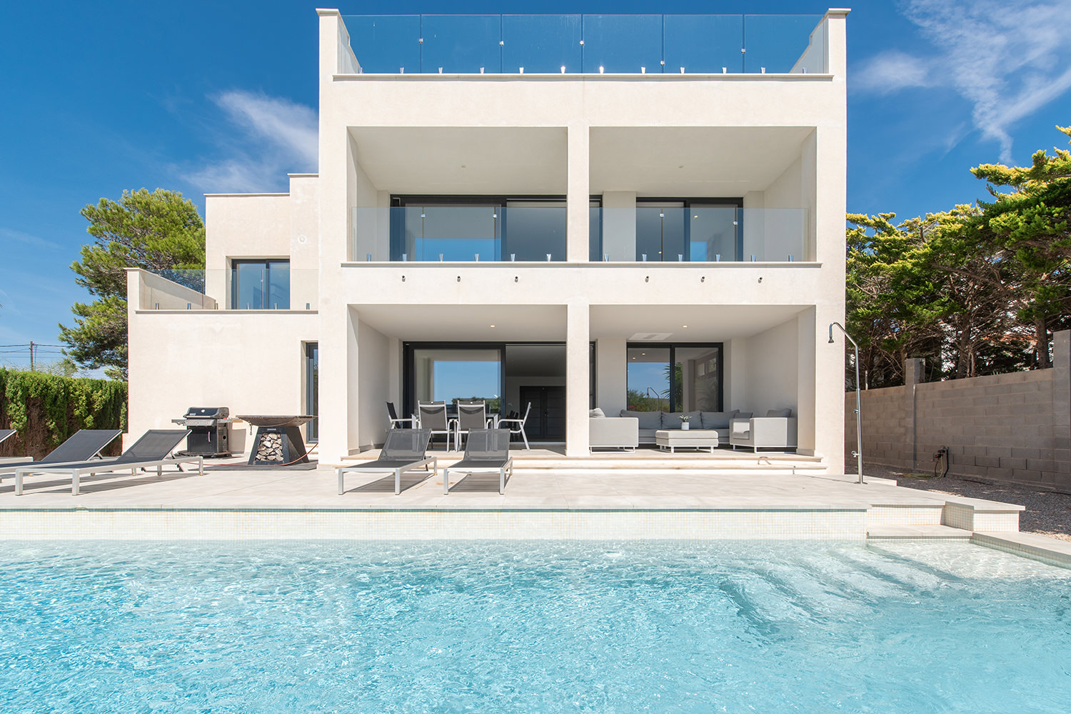 Modern villa with roof terrace, breathtaking sea views and views of Cabrera