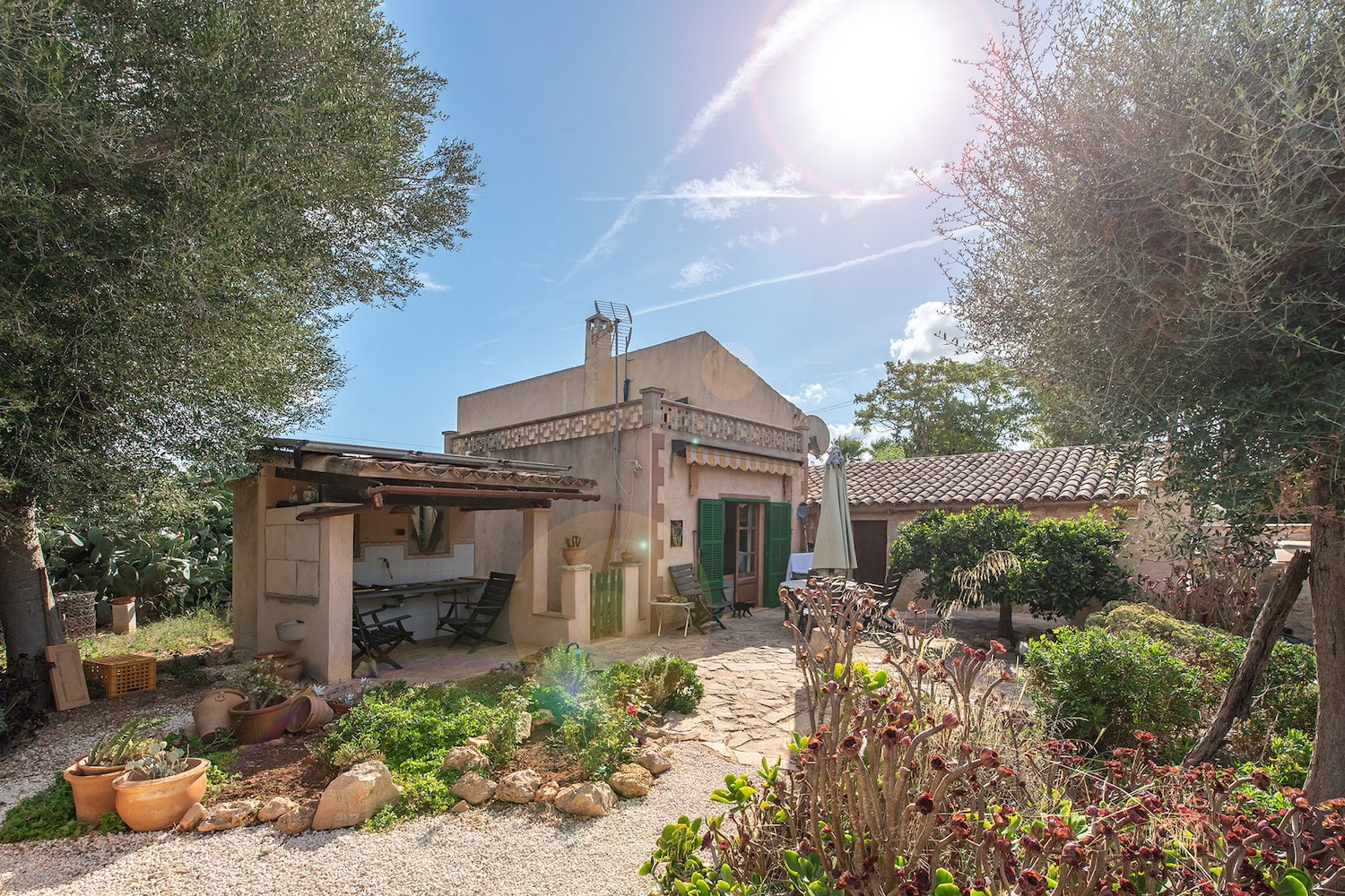 Covered terrace main finca
