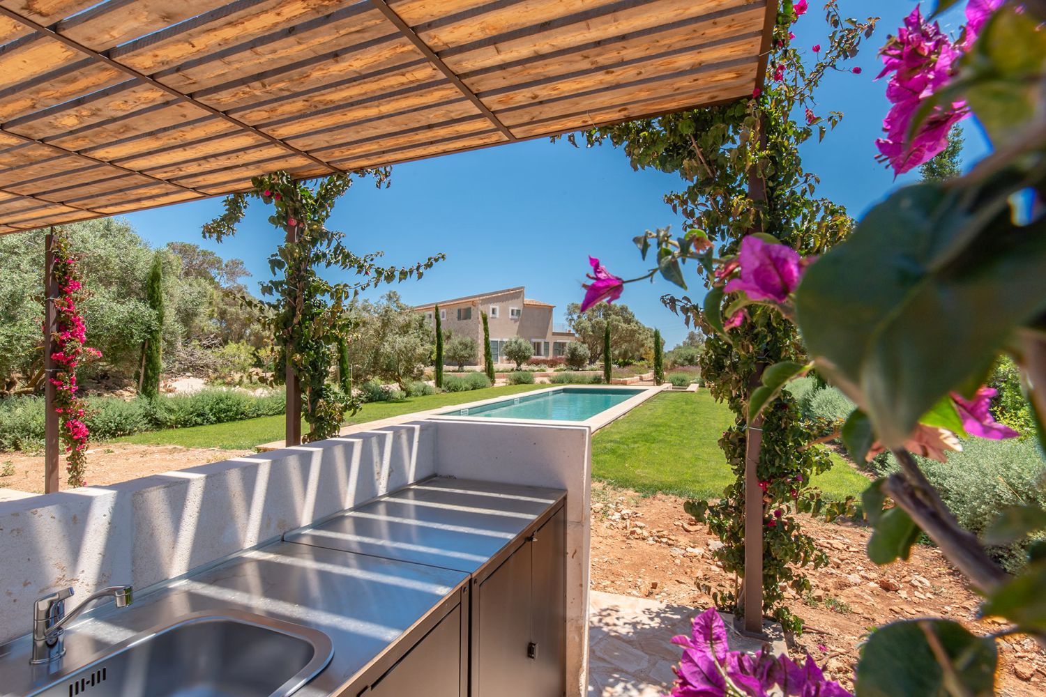 Outdoor kitchen at the pool
