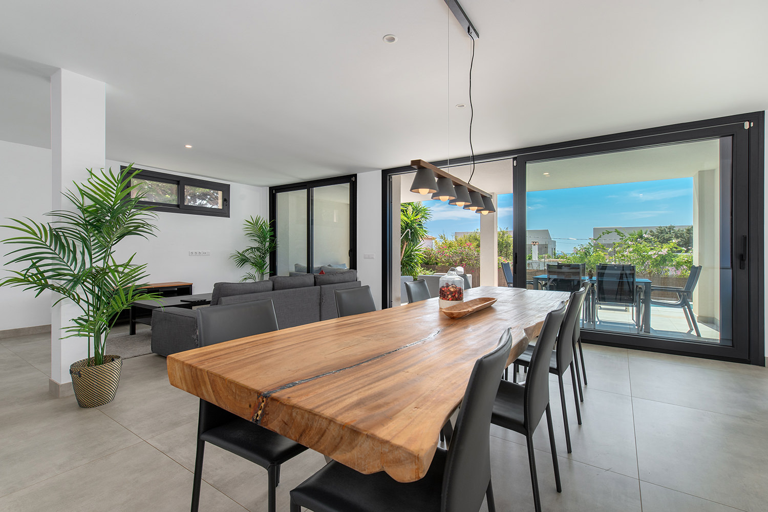 Bright living and dining area