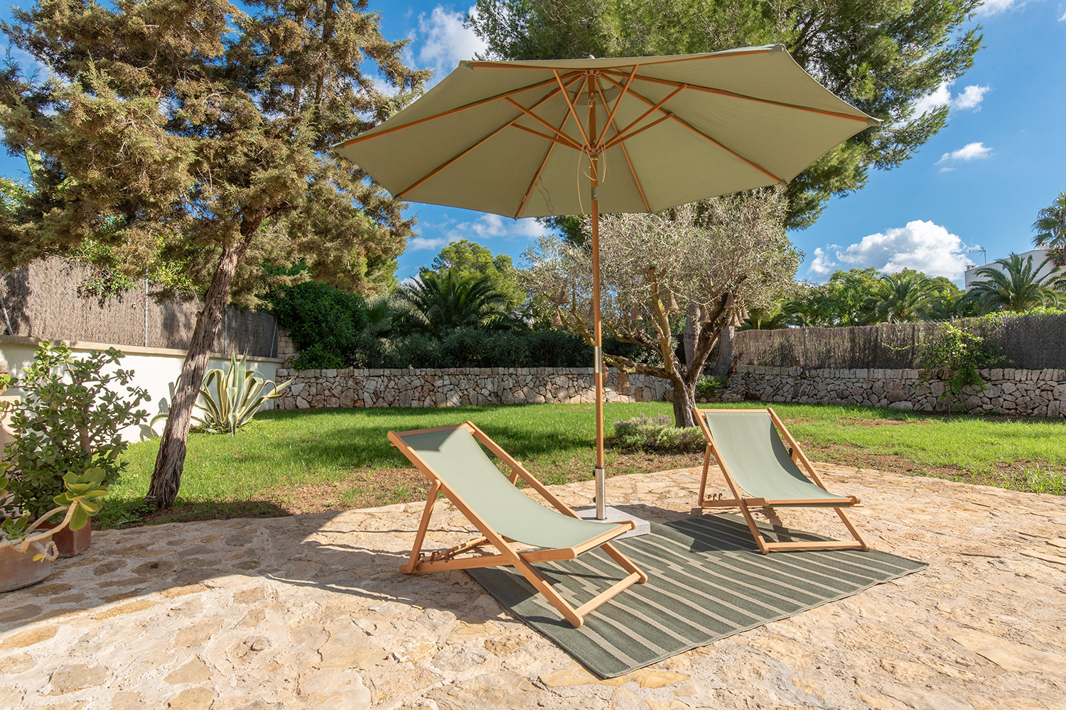 Private garden retreat