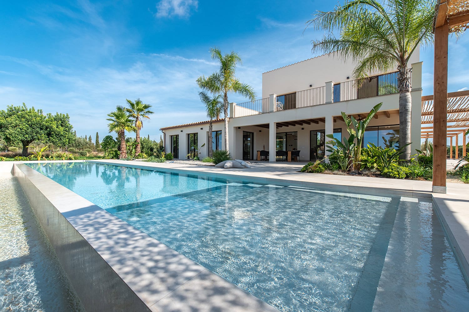 Spectacular new-build finca for horse lovers with equestrian facilities and panoramic views in a central location