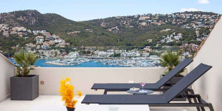 Luxury town house with excellent harbour view