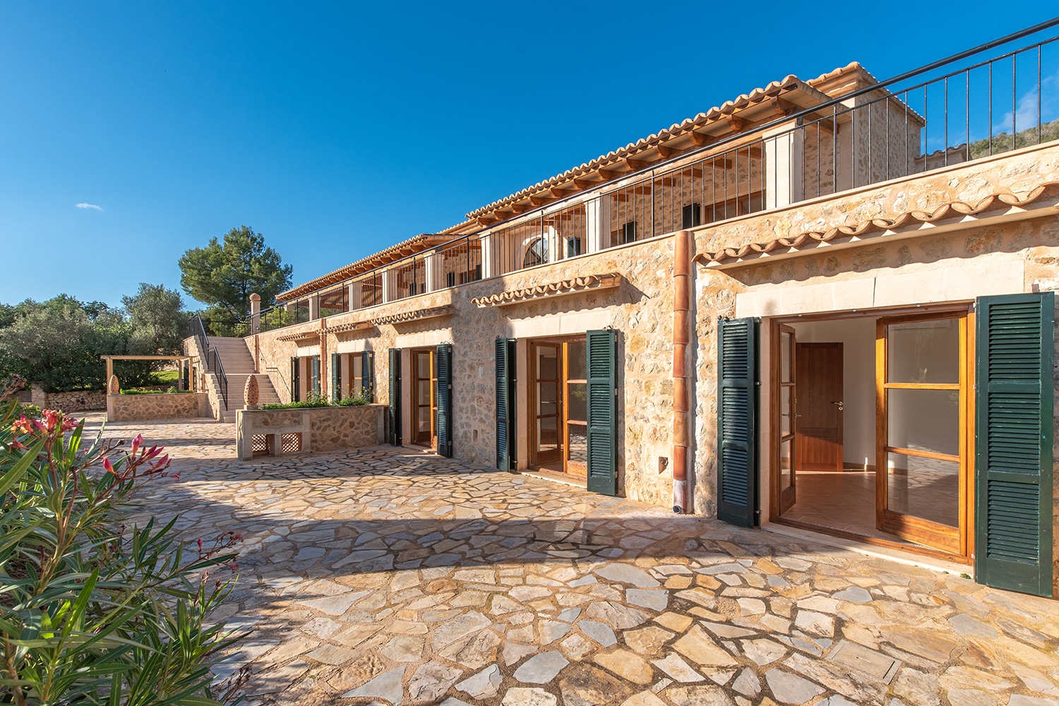 Finca with naturalstone facade