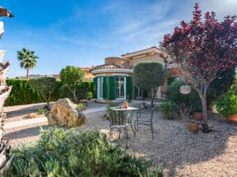 Mediterranean oasis of well-being – villa with large garden and communal pool in Cala Murada