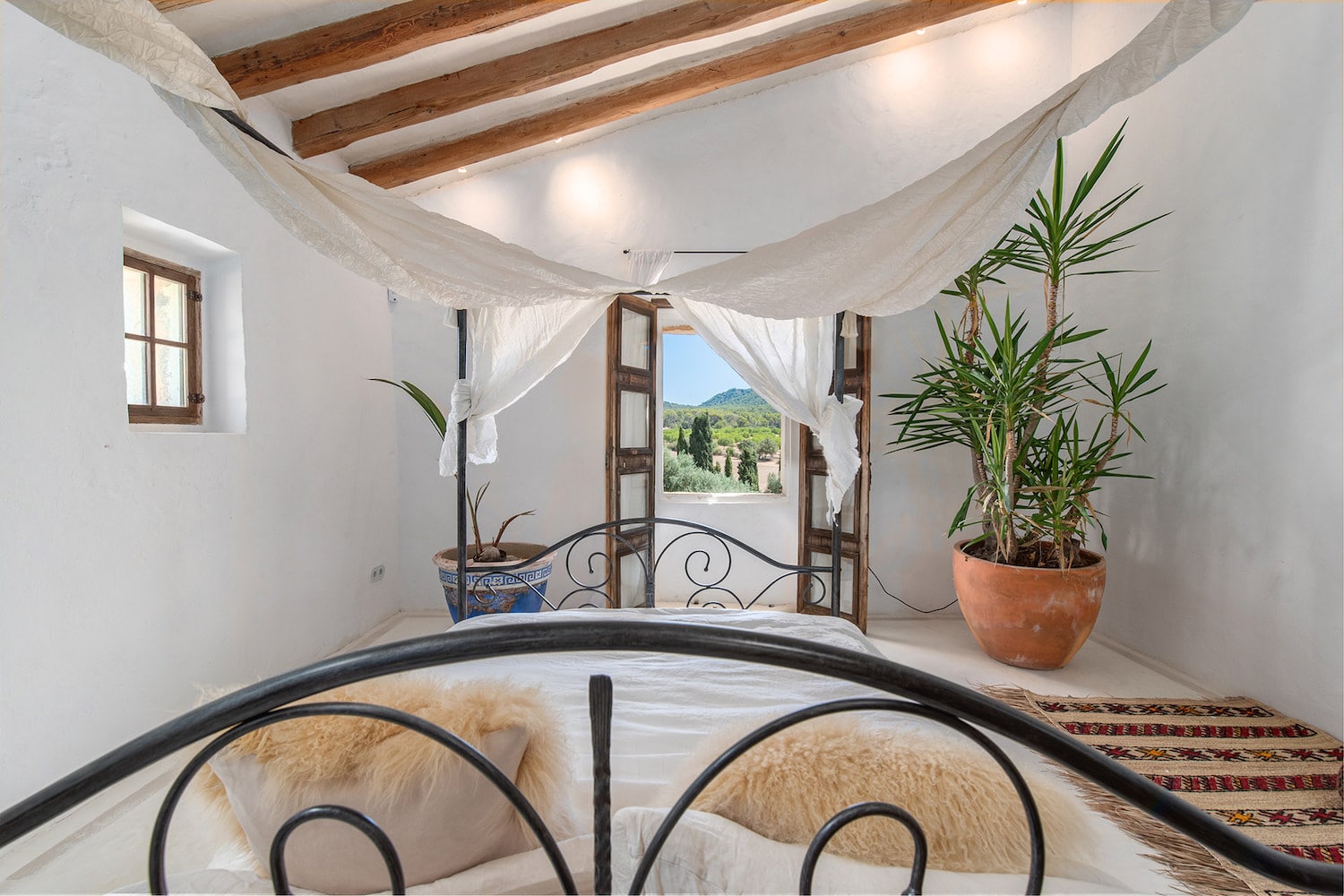 Views to San Salvador