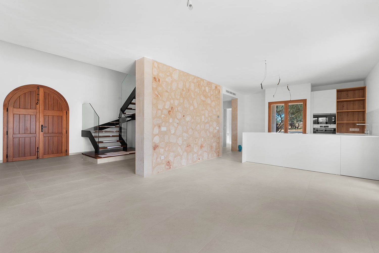 Spacious living and dining area