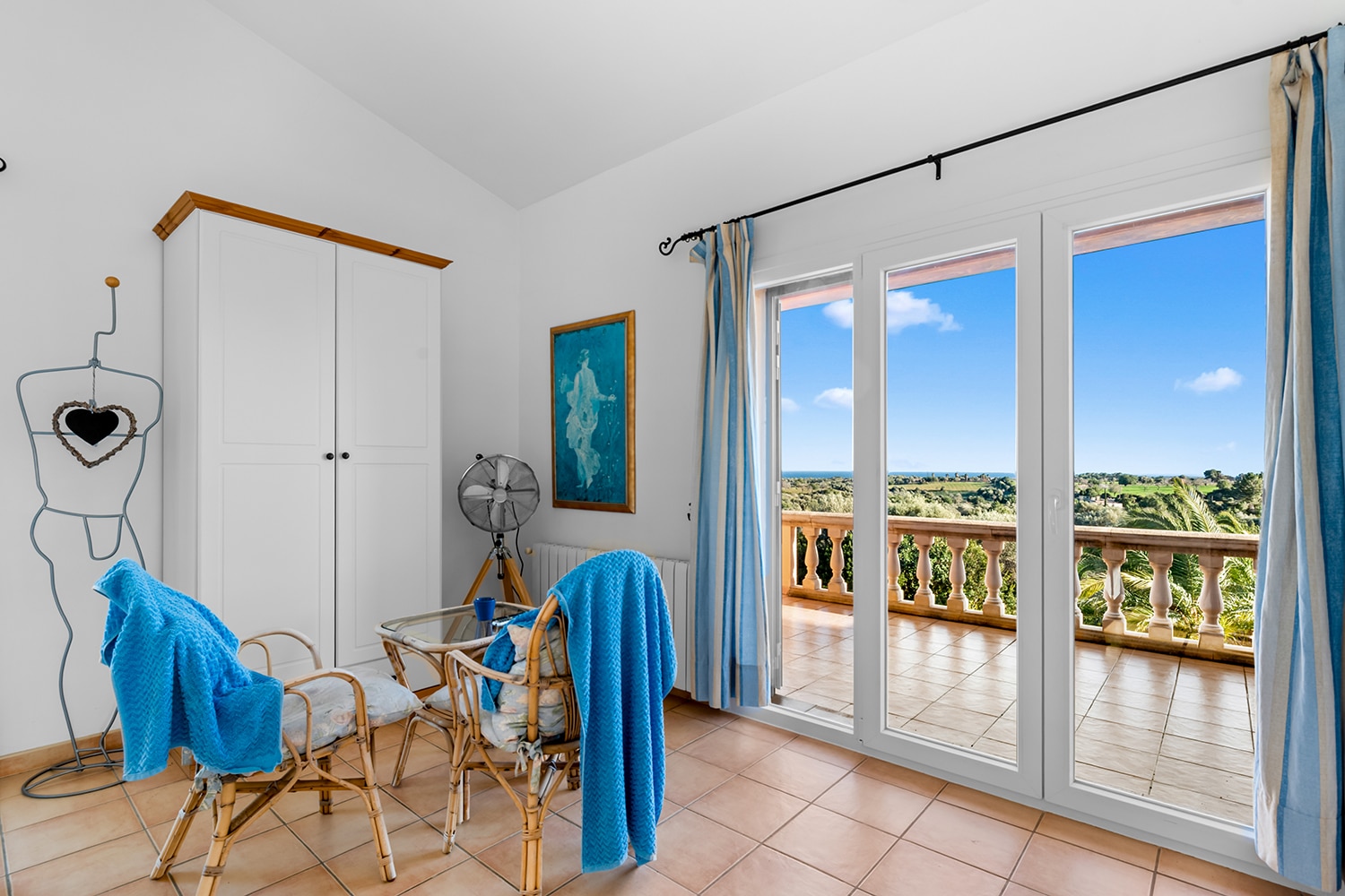 Bedroom with access to the terrace