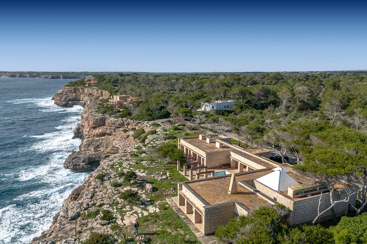 Unique villa project in a dream location right by the sea