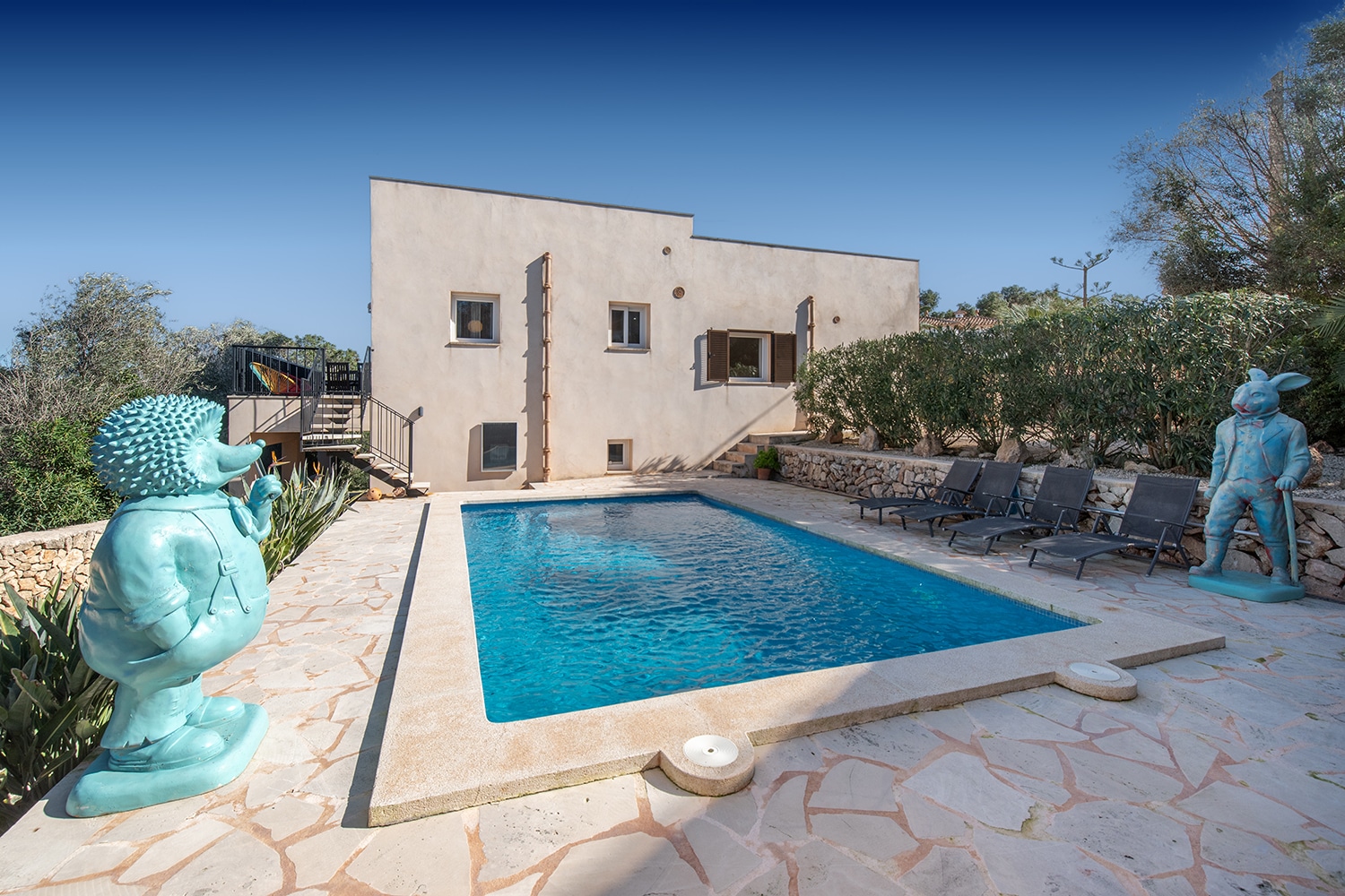 Attractive villa with vacation rental license, pool and views of the countryside near the beach