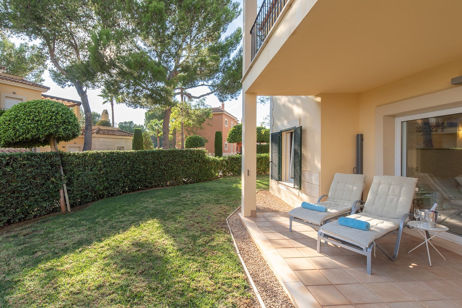 Beautiful first floor apartment with covered terrace and private garden area