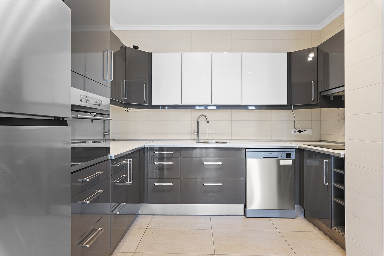 Sleek, contemporary fitted kitchen