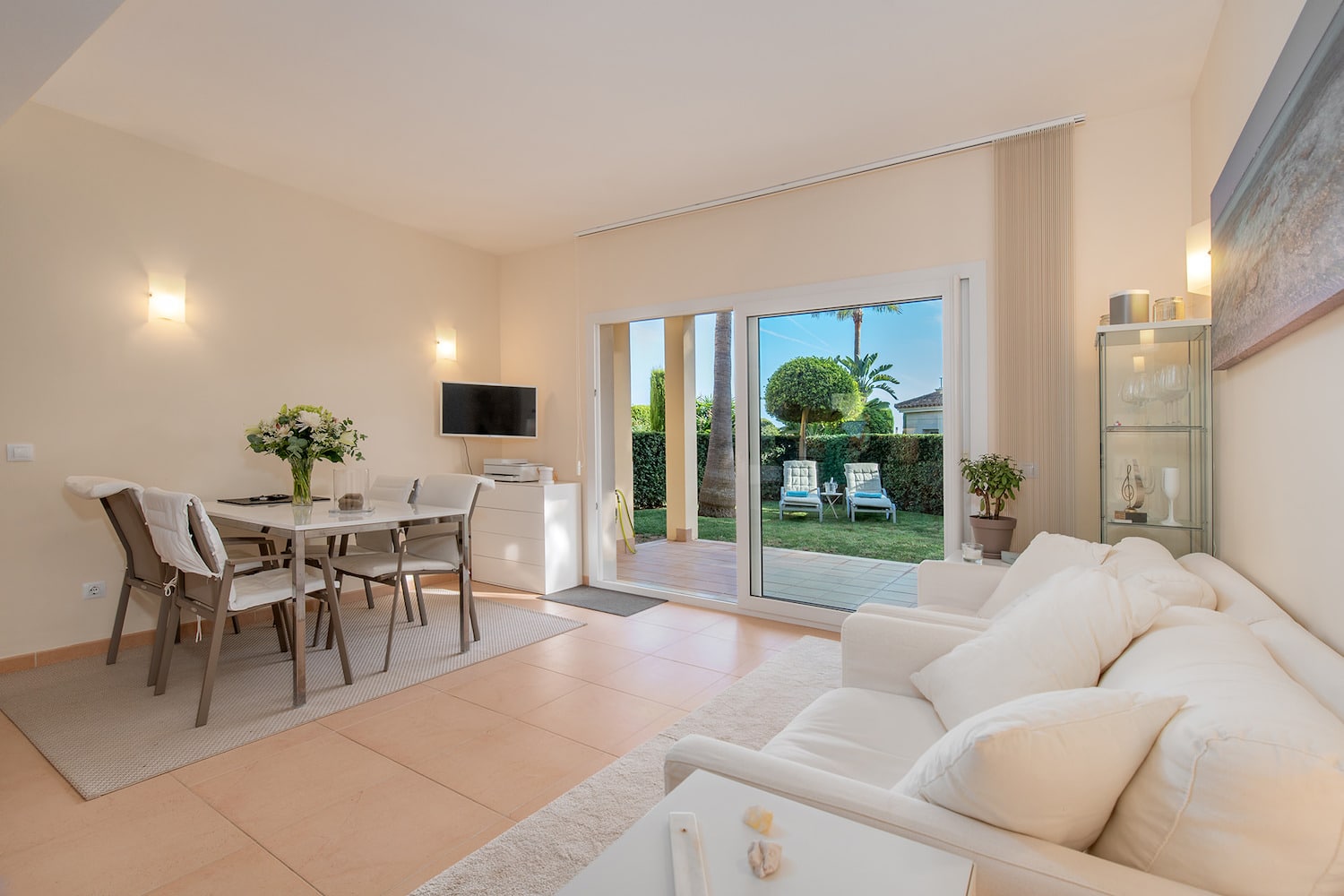 Spacious living and dining area